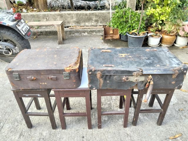 กระเป๋าโบราณ USตามสภาพ 2 ใบ 1500