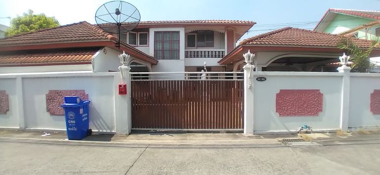 ให้เช่า บ้านเดี่ยว2ชั้น 90ตรว.5ห้องนอน 1ห้องแม่บ้าน 4ห้องน้ำ จอดรถ4คัน ปากซอยเป็นสถานีรถไฟฟ้าศรีรัช(สายสีชมพู) ทางด่วน แวดล้อมด้วยโรงแรม โรงเรียน โรงพยาบาลและศูนย์แสดงสินค้าอิมแพ็คหมู่บ้านเมืองทองธานี ราคา35,000ต่อเดือน
