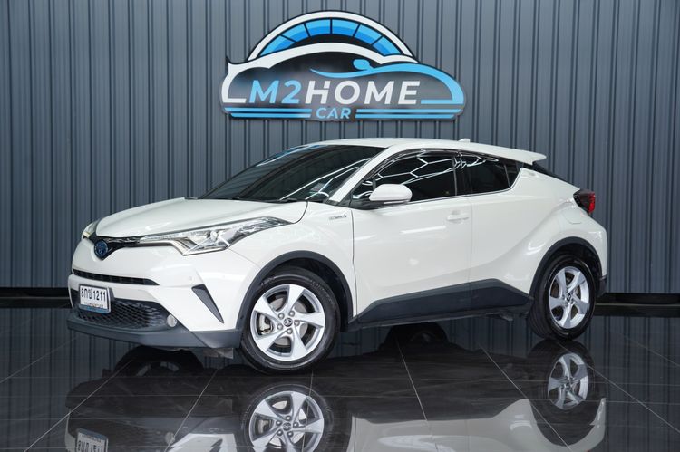 รถ Toyota C-HR 1.8 Hybrid Hi สี ขาว