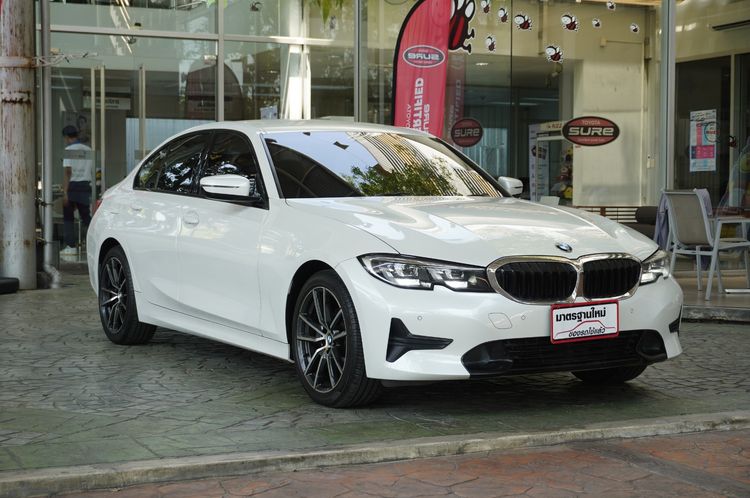 รถ BMW Series 3 320d สี ขาว