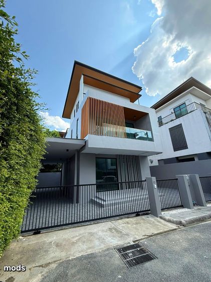 ขายบ้านเดี่ยว 3 ชั้น ใกล้สวนหลวง ร.9