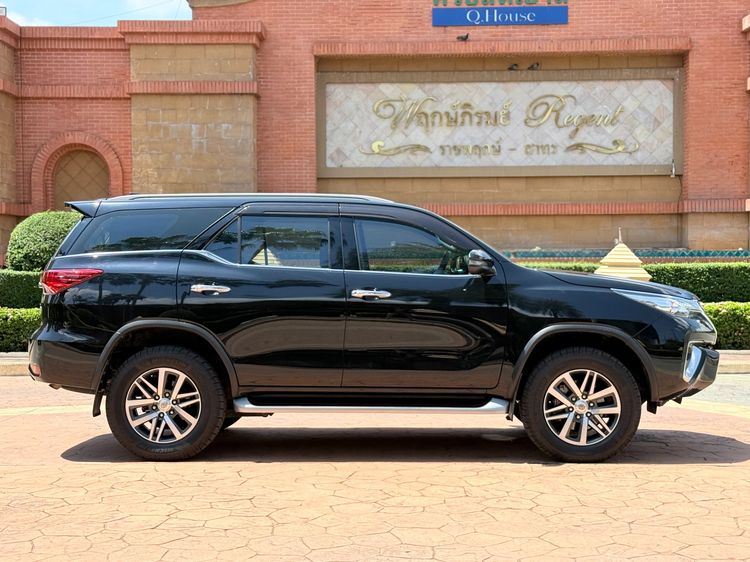 Toyota Fortuner 2019 2.4 V 4WD Utility-car ดีเซล เกียร์อัตโนมัติ ดำ รูปที่ 3