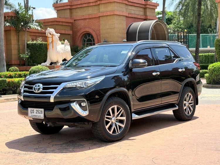 รถ Toyota Fortuner 2.4 V 4WD สี ดำ
