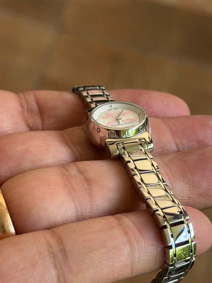 LOUIS VUITTON Tambour Bijou Mother of Pearl Mini Size 18 mm Q151 Petal Watch  รูปที่ 11