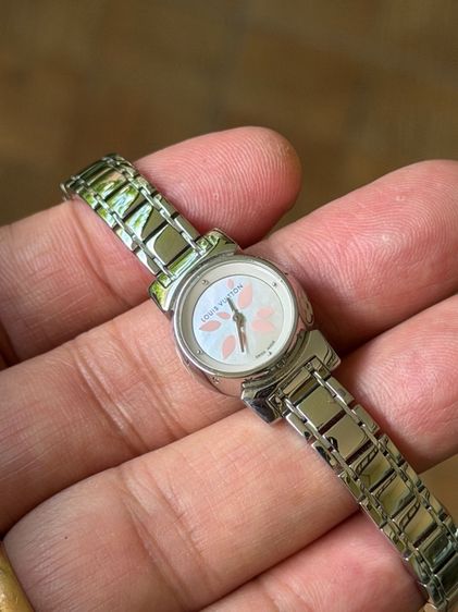 LOUIS VUITTON Tambour Bijou Mother of Pearl Mini Size 18 mm Q151 Petal Watch  รูปที่ 8