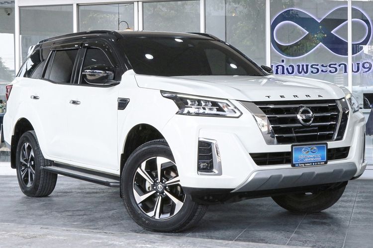 รถ Nissan Terra 2.3 E สี ขาว