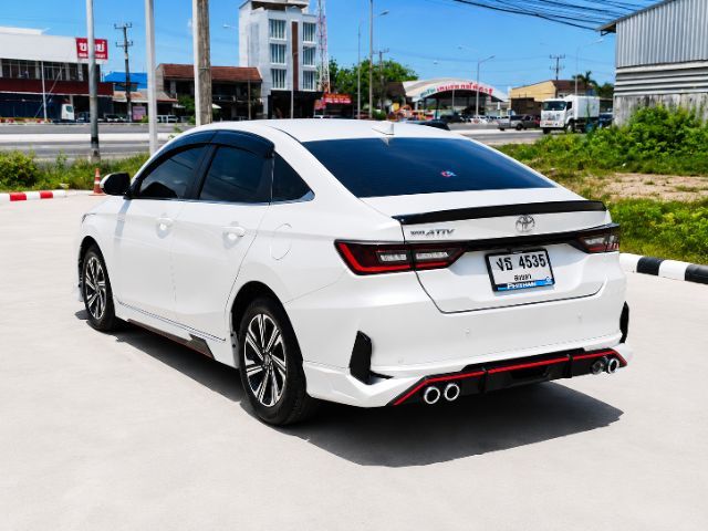 Toyota Yaris ATIV 2023 1.2 Sport Premium Sedan เบนซิน ไม่ติดแก๊ส เกียร์อัตโนมัติ ขาว รูปที่ 2
