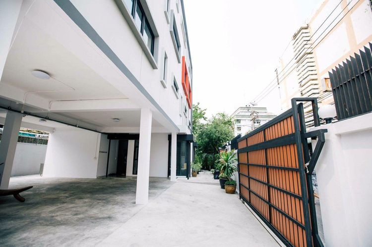ปล่อยเช่า อาคารสำนักงาน 4 ชั้น (ไซส์ใหญ่พิเศษ 945 ตร.ม.) 