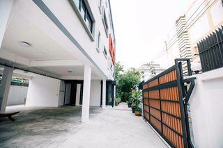 ปล่อยเช่า อาคารสำนักงาน 4 ชั้น (ไซส์ใหญ่พิเศษ 945 ตร.ม.) 