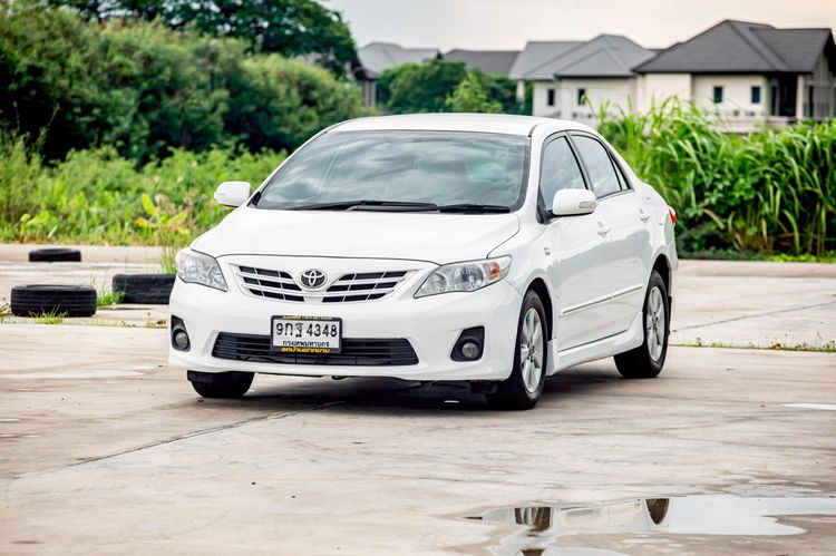 รถ Toyota Altis 1.6 E สี ขาว