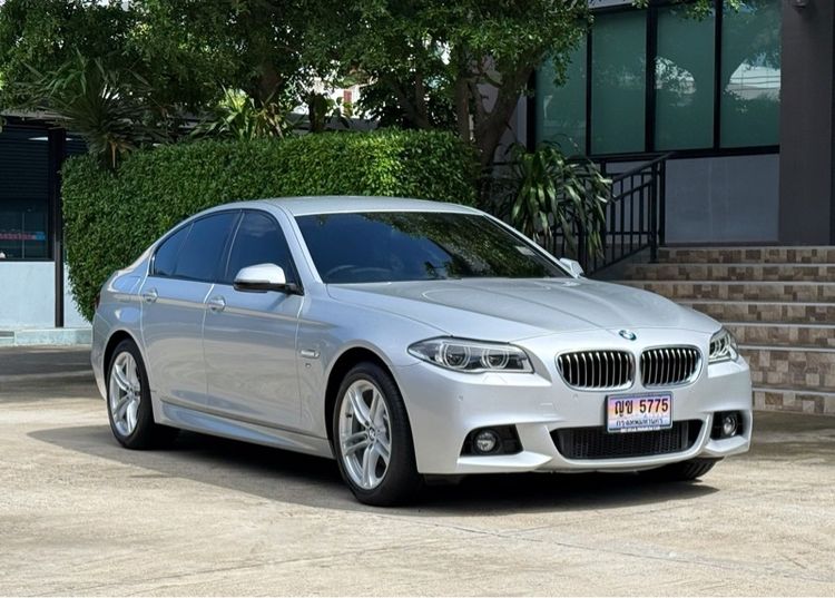 รถ BMW Series 5 525d สี บรอนซ์เงิน