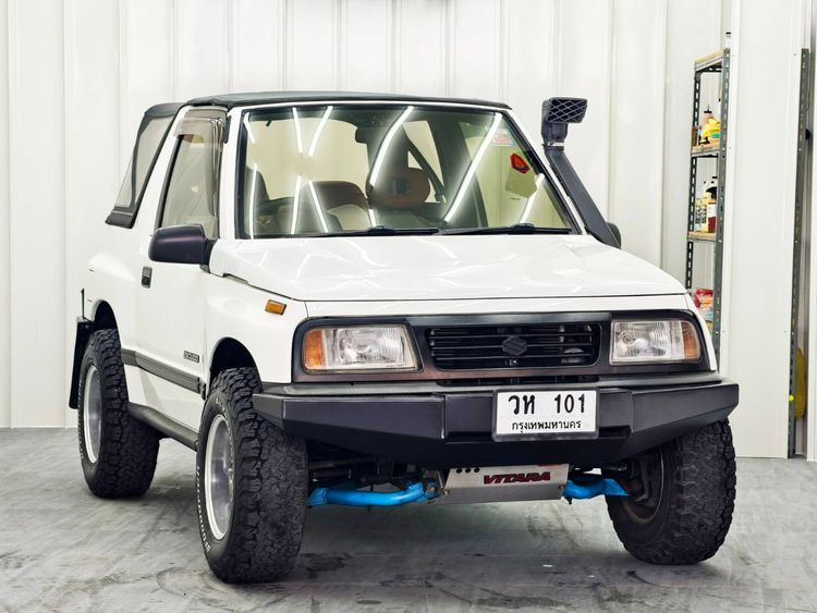 รถ Suzuki Vitara 2.0 Grand JLX สี ขาว