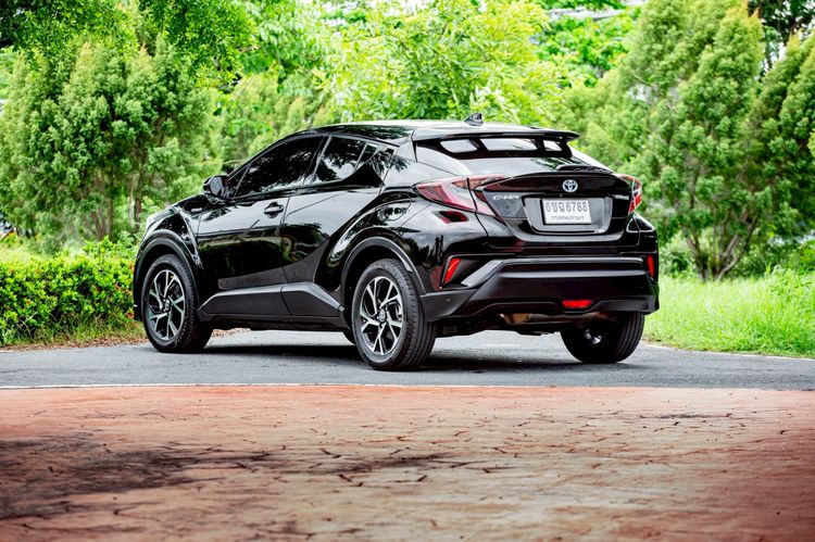Toyota C-HR 2018 1.8 HV Hi Sedan ไฮบริด เกียร์อัตโนมัติ ดำ รูปที่ 4