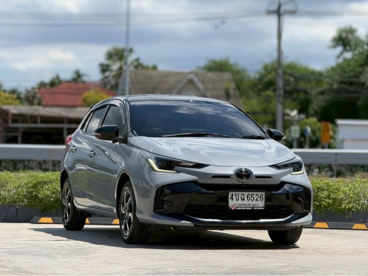 Toyota Yaris 2023 1.2 Premium S Sedan เบนซิน ไม่ติดแก๊ส เกียร์อัตโนมัติ เทา รูปที่ 3