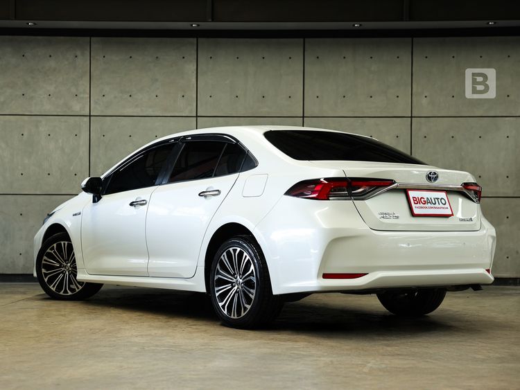 Toyota Altis 2021 1.8 Hybrid Premium Sedan ไฮบริด ไม่ติดแก๊ส เกียร์อัตโนมัติ ขาว รูปที่ 4