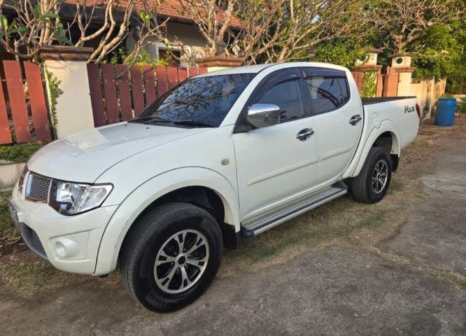 Mitsubishi Triton 2012 2.4 GLS Plus Pickup ดีเซล ไม่ติดแก๊ส เกียร์ธรรมดา ขาว รูปที่ 4
