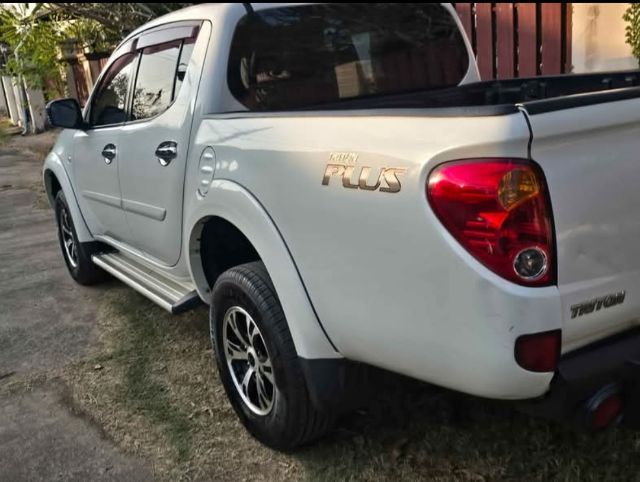 รถ Mitsubishi Triton 2.4 GLS Plus สี ขาว