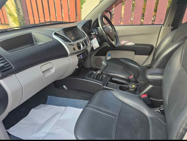 Mitsubishi Triton 2012 2.4 GLS Plus Pickup ดีเซล ไม่ติดแก๊ส เกียร์ธรรมดา ขาว รูปที่ 3