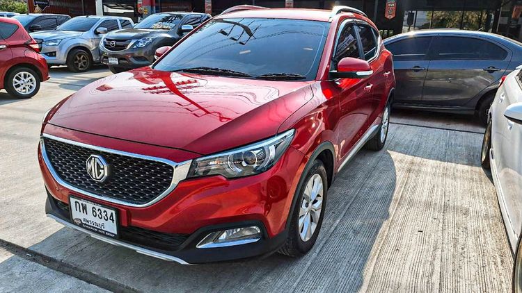 รถ MG ZS 1.5 D สี แดง