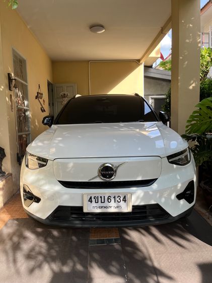 รถ Volvo XC40 Recharge Pure Electric สี ขาว