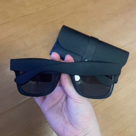 แว่นกันแดด มือ1 ซื้อมา900 ขายต่อ 50พร้อมกระเป๋า รูปที่ 2