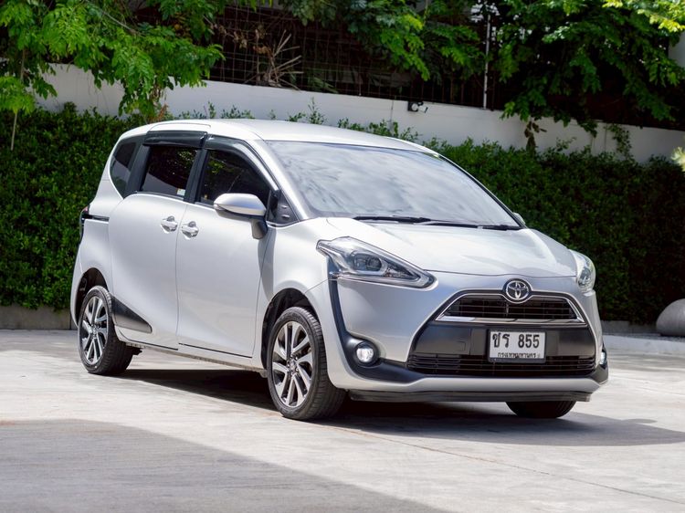 รถ Toyota Sienta 1.5 V สี ขาว