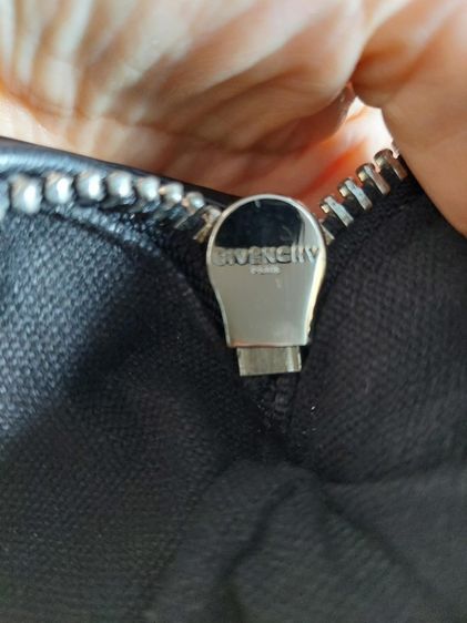 กระเป๋า สะพาย Givenchy สีดำ ของแท้ รูปที่ 12