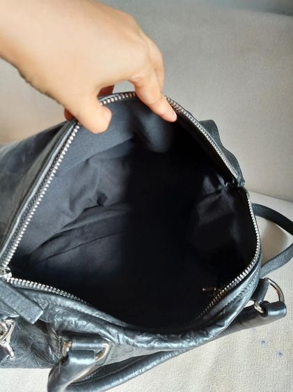 กระเป๋า สะพาย Givenchy สีดำ ของแท้ รูปที่ 7