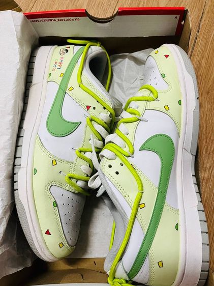 รองเท้าผ้าใบ ผ้าใบ UK 8.5 | EU 42 2/3 | US 9 ขาว Nike Dunks Low custom ชินจัง