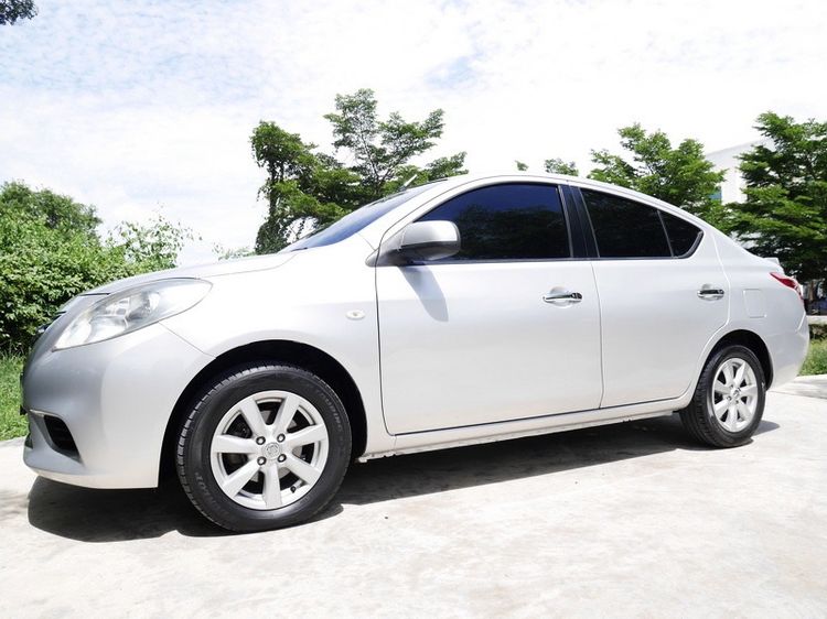 รถ Nissan Almera 1.2 ES สี บรอนซ์เงิน