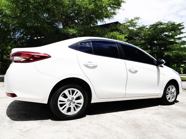 Toyota Yaris ATIV 2019 1.2 E Sedan เบนซิน ไม่ติดแก๊ส เกียร์อัตโนมัติ ขาว รูปที่ 4
