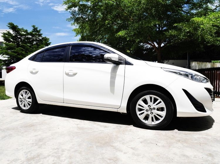 Toyota Yaris ATIV 2019 1.2 E Sedan เบนซิน ไม่ติดแก๊ส เกียร์อัตโนมัติ ขาว รูปที่ 2