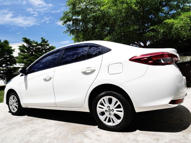 Toyota Yaris ATIV 2019 1.2 E Sedan เบนซิน ไม่ติดแก๊ส เกียร์อัตโนมัติ ขาว รูปที่ 3