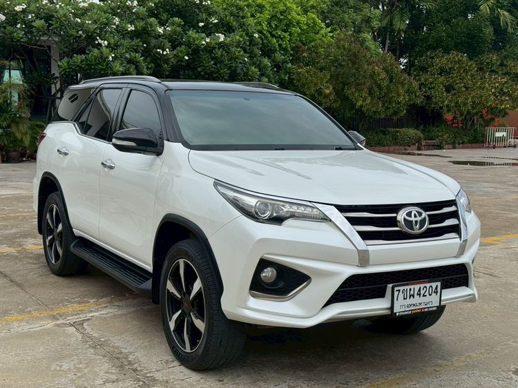 Toyota Fortuner 2016 2.8 TRD Sportivo 4WD Utility-car ดีเซล ไม่ติดแก๊ส เกียร์อัตโนมัติ ขาว รูปที่ 3