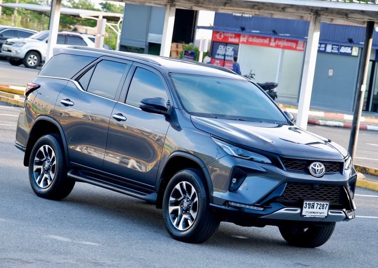 Toyota Fortuner 2023 2.4 Leader G Utility-car ดีเซล ไม่ติดแก๊ส เกียร์อัตโนมัติ เทา รูปที่ 3