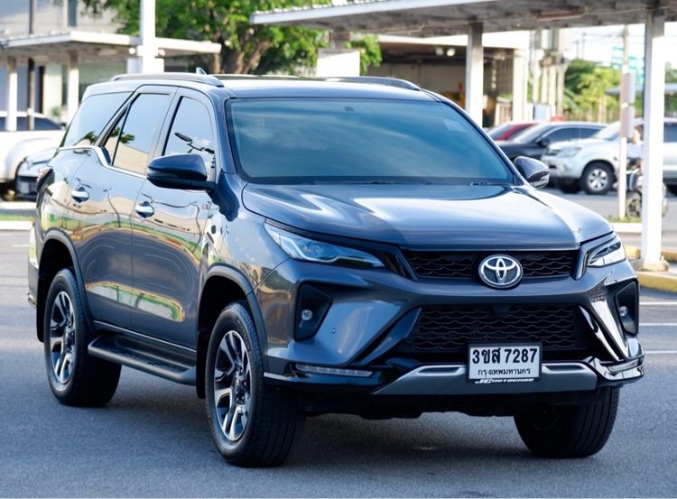 รถ Toyota Fortuner 2.4 Leader G สี เทา