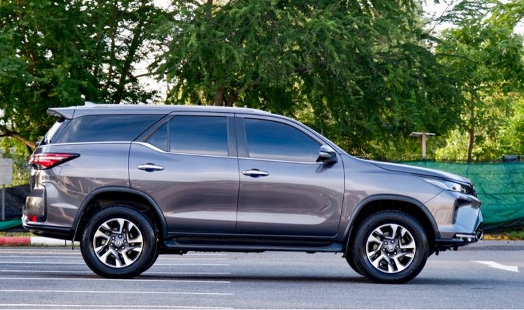 Toyota Fortuner 2023 2.4 Leader G Utility-car ดีเซล ไม่ติดแก๊ส เกียร์อัตโนมัติ เทา รูปที่ 4