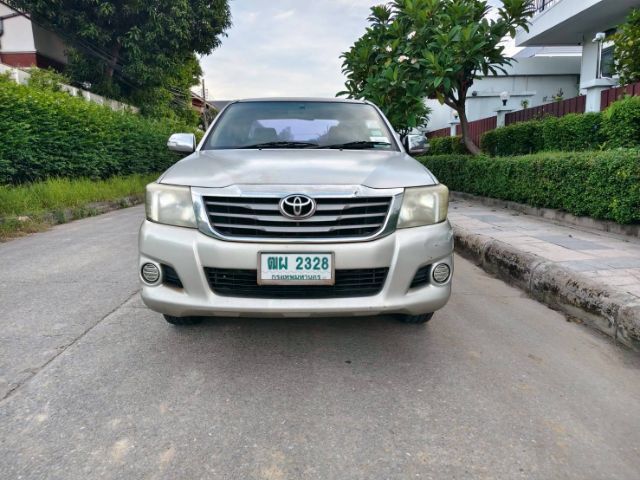 รถ Toyota Hilux Vigo Champ 2.7 SWB C&C Benzine สี บรอนซ์ทอง