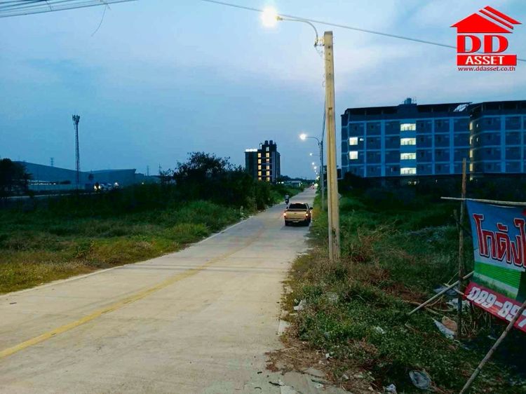 ขายที่ดินเปล่า ติดถนนเลียบคลองส่งน้ำสุวรรณภูมิ แปลงมุม ทำเลสวย รูปที่ 2