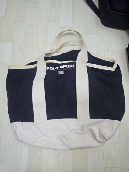 หญิง อื่นๆ อื่นๆ อื่นๆ กระเป๋า POLO SPORT แท้ 💯 size ขนาด กว้าง 17 สูง 11 นิ้ว สภาพดีมาก ลายสวย ลายละเอียดดี หายากน่าสะสมครับ