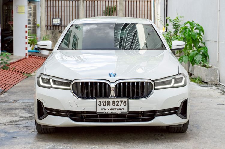 BMW Series 5 2022 530e Sedan ปลั๊กอินไฮบริด (PHEV) ไม่ติดแก๊ส เกียร์อัตโนมัติ ขาว รูปที่ 3
