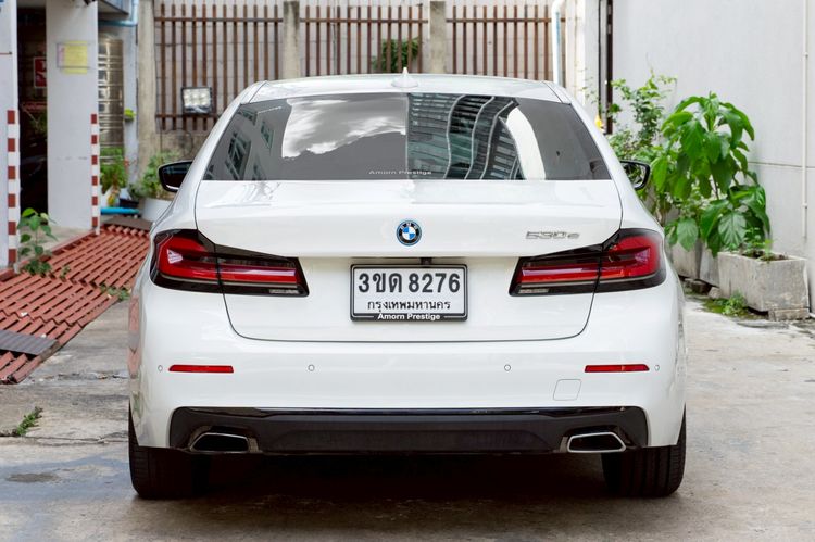 BMW Series 5 2022 530e Sedan ปลั๊กอินไฮบริด (PHEV) ไม่ติดแก๊ส เกียร์อัตโนมัติ ขาว รูปที่ 4