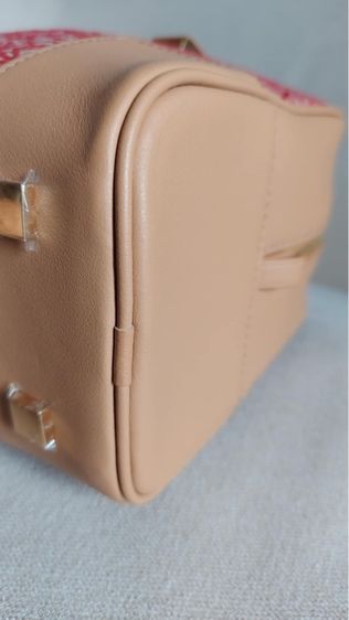 กระเป๋าทรงถือ Loewe เป็นผ้าผสมหนัง รูปที่ 18