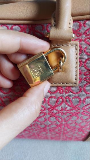 กระเป๋าทรงถือ Loewe เป็นผ้าผสมหนัง รูปที่ 10