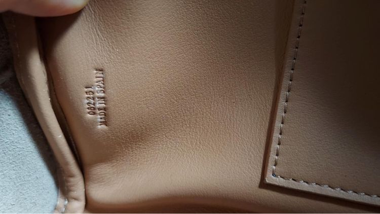 กระเป๋าทรงถือ Loewe เป็นผ้าผสมหนัง รูปที่ 13