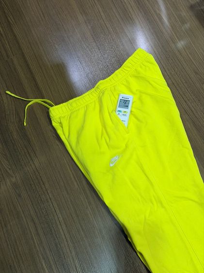 กางเกงจ็อกเกอร์สีเหลืองสดใส Nike Sportswear Club Fleece รูปที่ 4