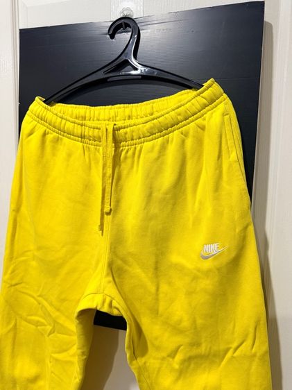 กางเกงจ็อกเกอร์สีเหลืองสดใส Nike Sportswear Club Fleece รูปที่ 12