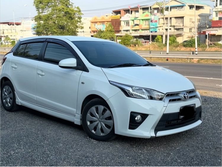 รถ Toyota Yaris 1.2 E สี ขาว