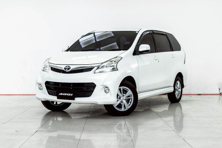 รถ Toyota Avanza 1.5 S สี ขาว