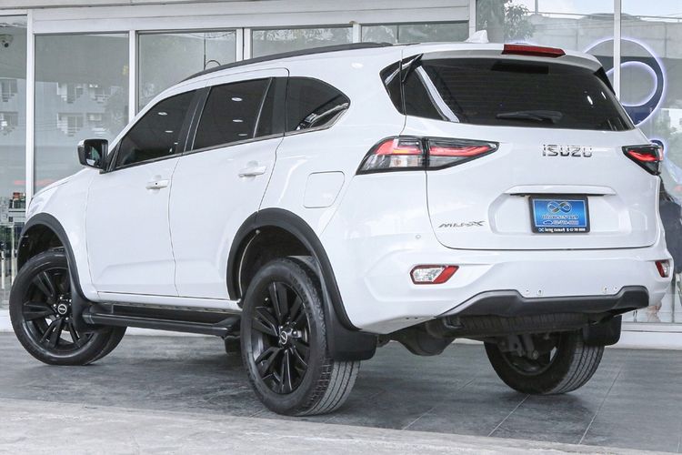 Isuzu MU-X 2024 3.0 Phantom Collection Ultimate Utility-car ดีเซล เกียร์อัตโนมัติ ขาว รูปที่ 4